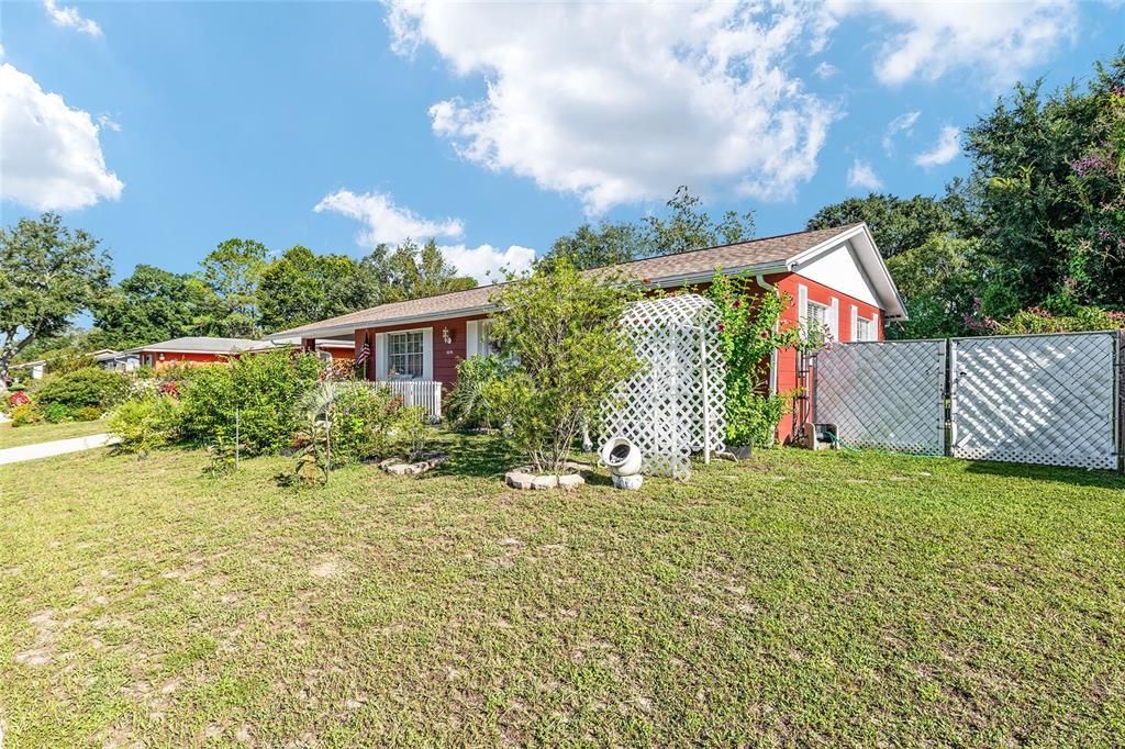 待售: $180,000 (2 贝兹, 2 浴室, 943 平方英尺)