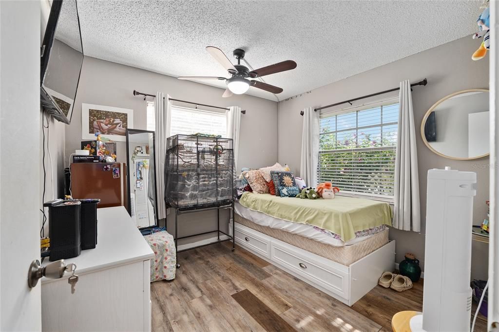 待售: $180,000 (2 贝兹, 2 浴室, 943 平方英尺)