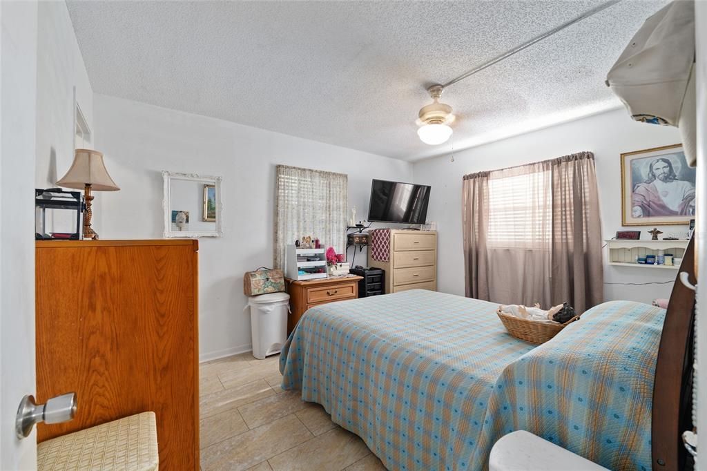 待售: $180,000 (2 贝兹, 2 浴室, 943 平方英尺)