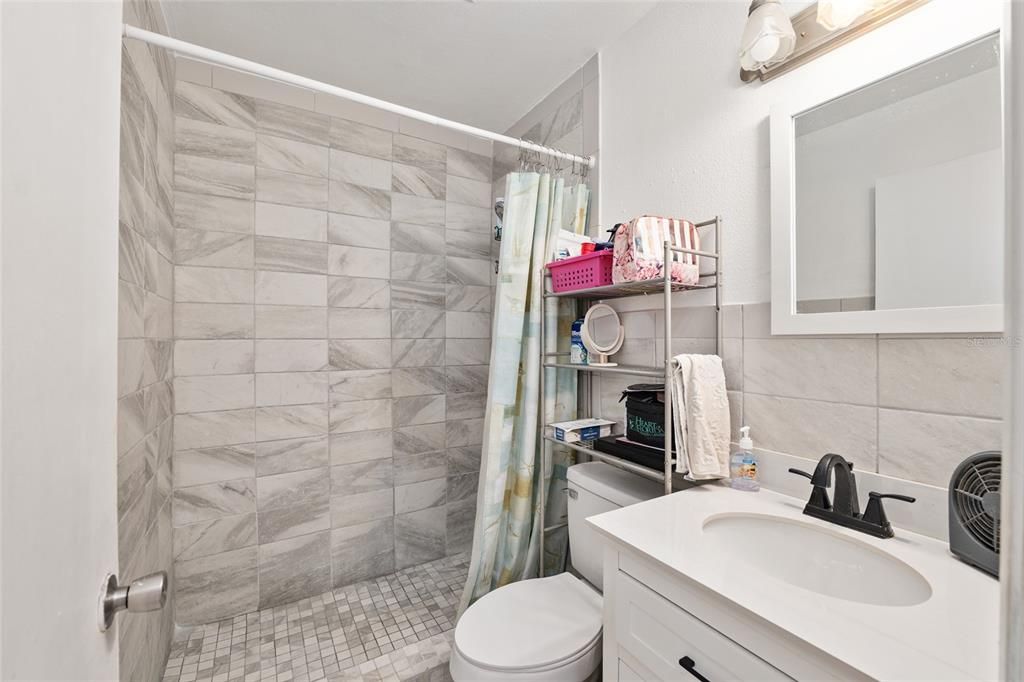 待售: $180,000 (2 贝兹, 2 浴室, 943 平方英尺)