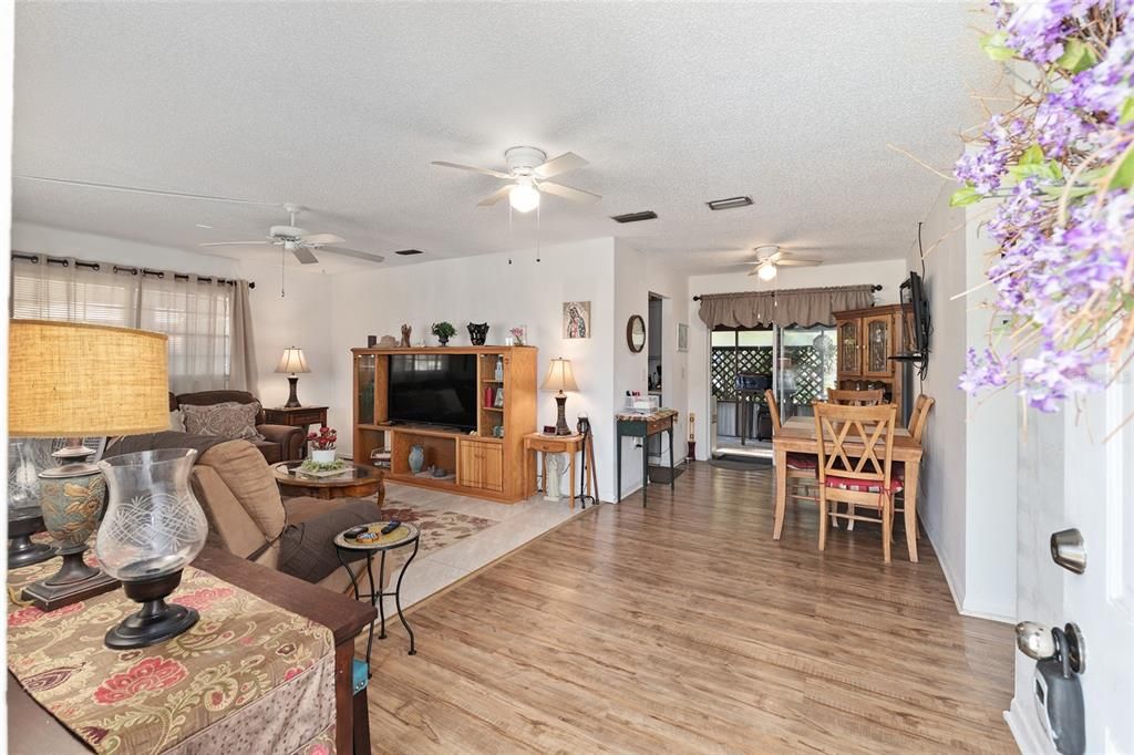 待售: $180,000 (2 贝兹, 2 浴室, 943 平方英尺)