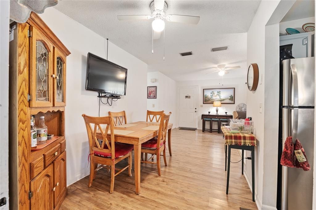 待售: $180,000 (2 贝兹, 2 浴室, 943 平方英尺)