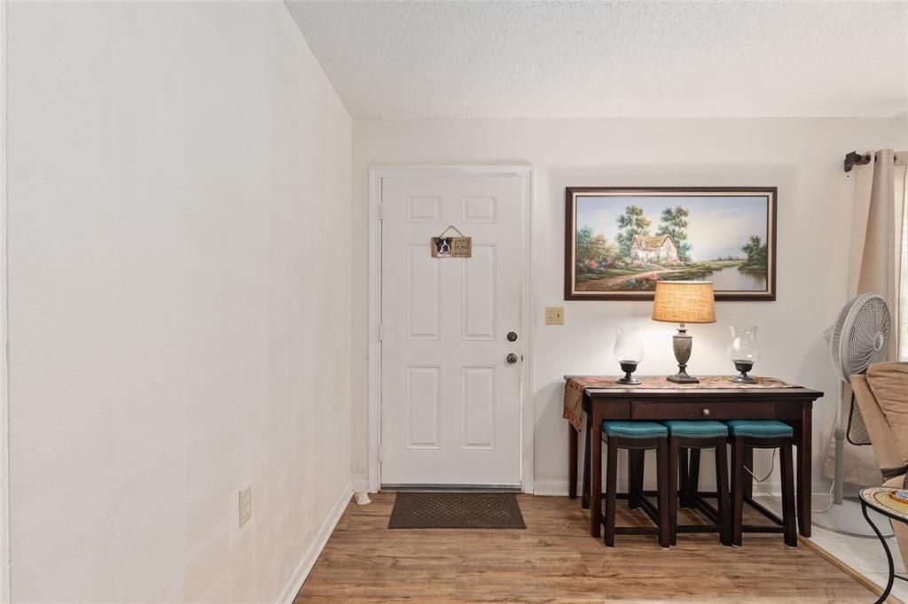 待售: $180,000 (2 贝兹, 2 浴室, 943 平方英尺)