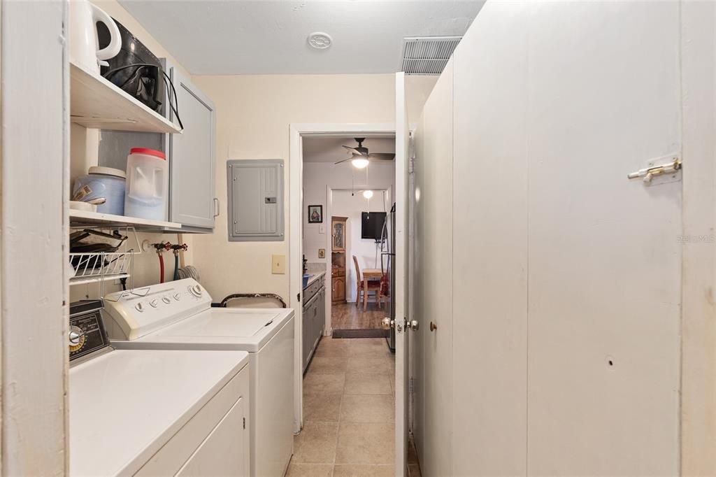 待售: $180,000 (2 贝兹, 2 浴室, 943 平方英尺)