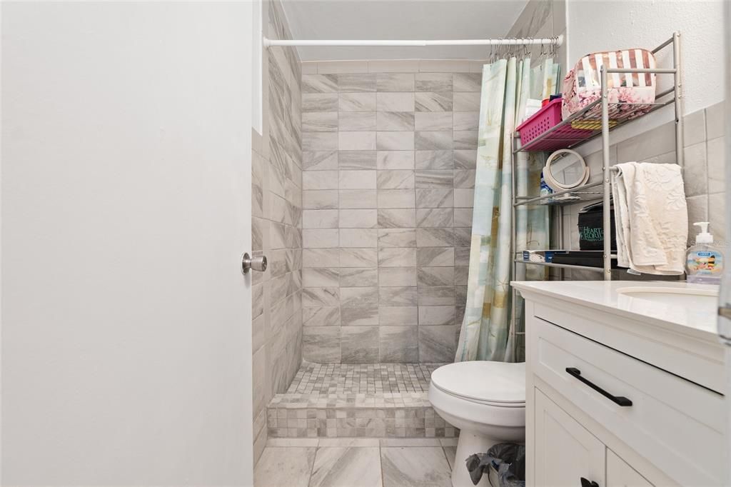 待售: $180,000 (2 贝兹, 2 浴室, 943 平方英尺)