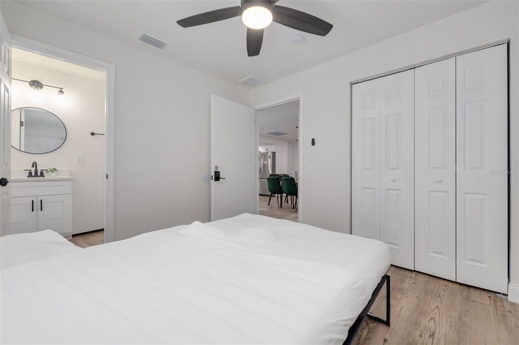 На продажу: $1,200,000 (12 спален, 11 ванн, 3641 Квадратных фут)