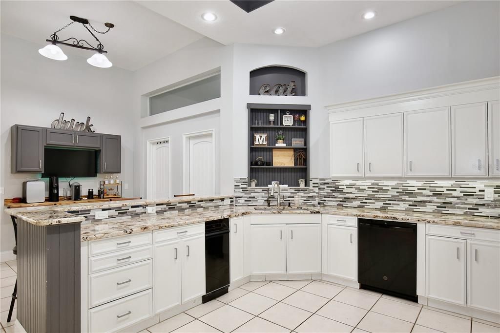 Active With Contract: $735,000 (5 beds, 3 baths, 4242 Square Feet)