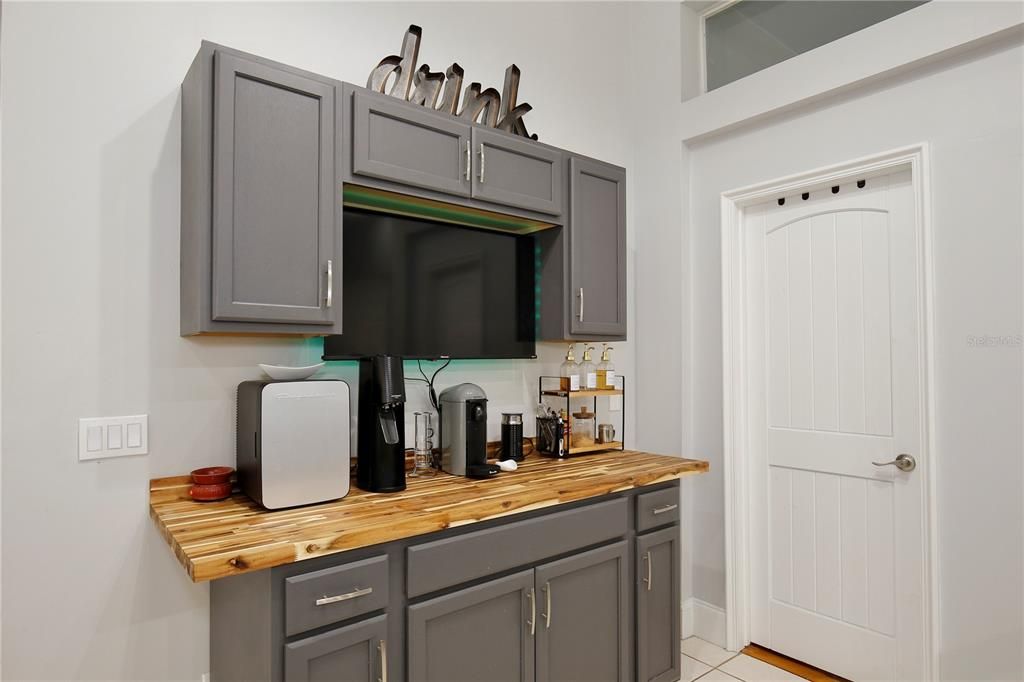 Active With Contract: $735,000 (5 beds, 3 baths, 4242 Square Feet)