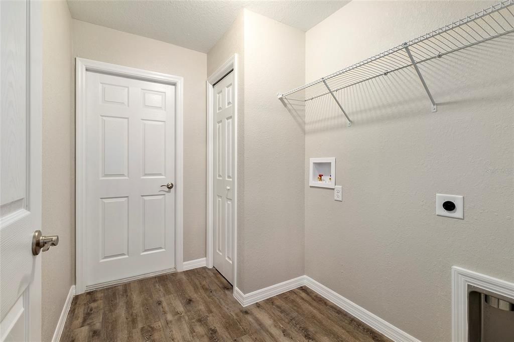 For Sale: $239,900 (3 beds, 2 baths, 1399 Square Feet)