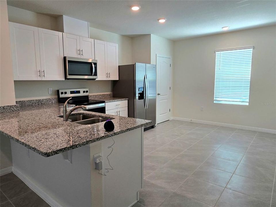 For Rent: $2,100 (3 beds, 2 baths, 1840 Square Feet)