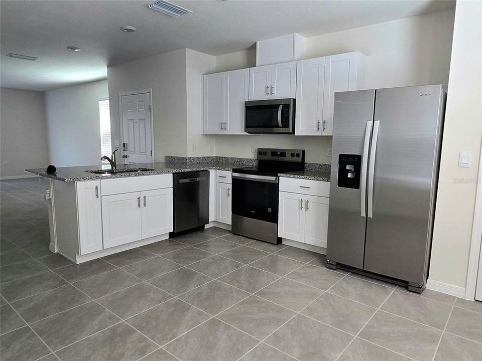 For Rent: $2,100 (3 beds, 2 baths, 1840 Square Feet)