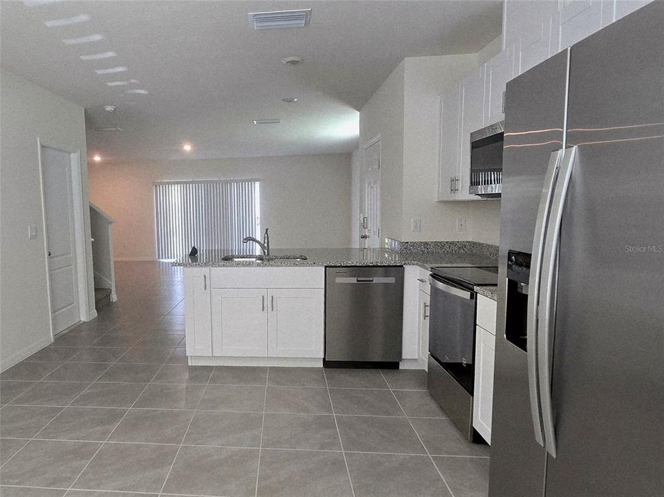 For Rent: $2,100 (3 beds, 2 baths, 1840 Square Feet)