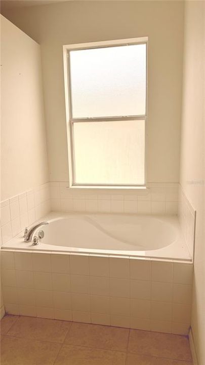 For Sale: $255,500 (3 beds, 2 baths, 1629 Square Feet)