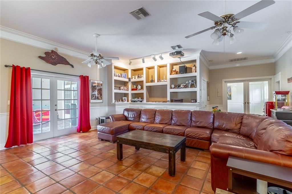 En Venta: $1,275,000 (5 camas, 4 baños, 5308 Pies cuadrados)