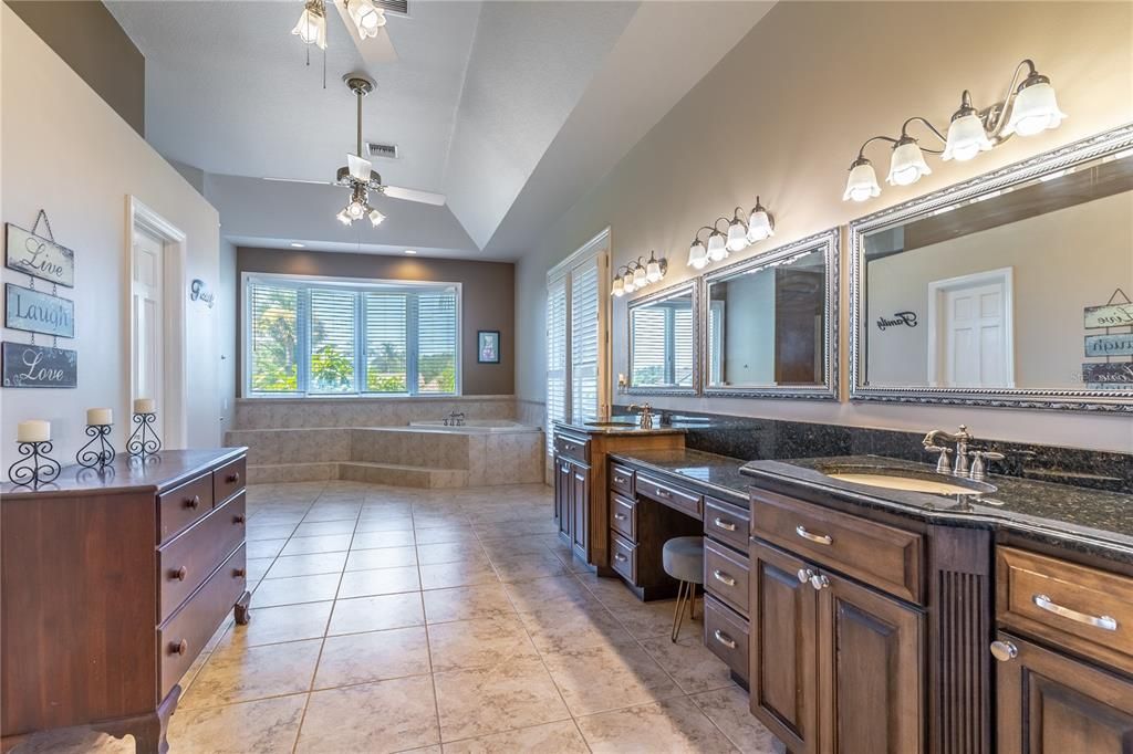 En Venta: $1,275,000 (5 camas, 4 baños, 5308 Pies cuadrados)