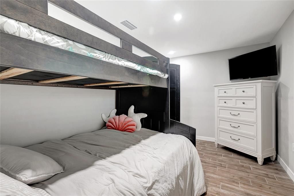 For Sale: $699,000 (3 beds, 2 baths, 1624 Square Feet)