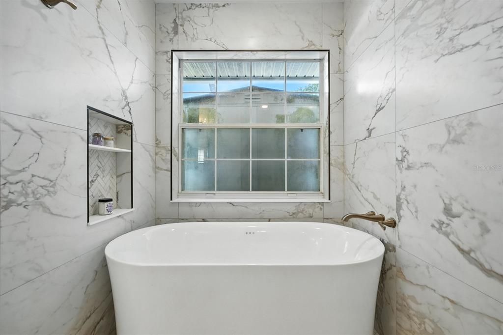 Active With Contract: $670,000 (6 beds, 4 baths, 2282 Square Feet)