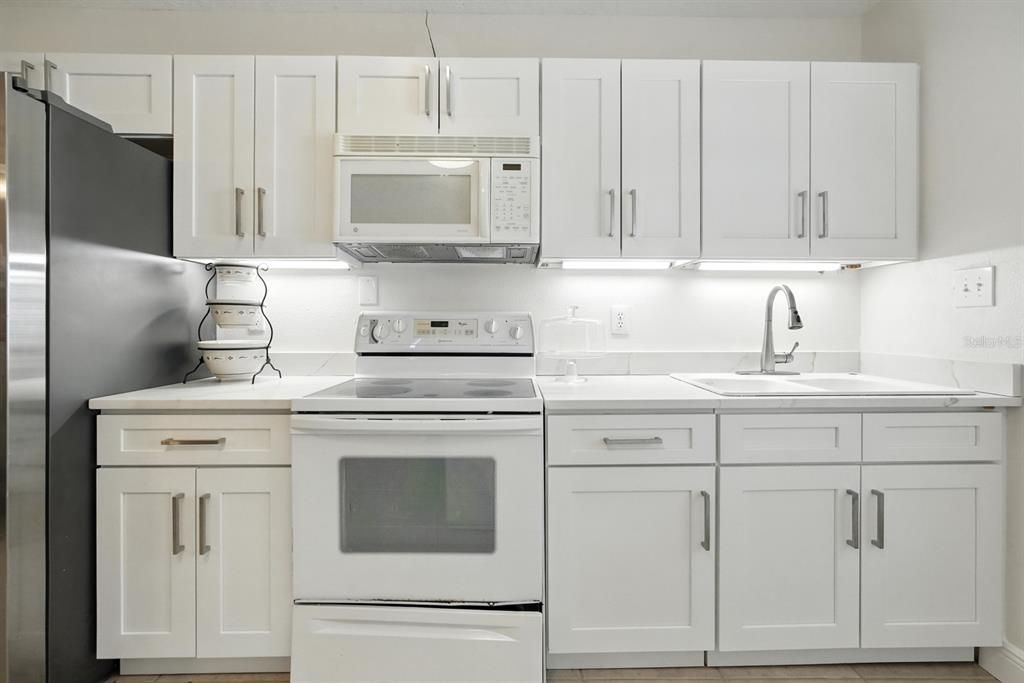 Active With Contract: $670,000 (6 beds, 4 baths, 2282 Square Feet)