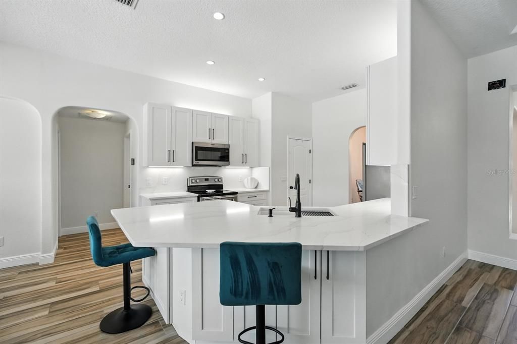 Active With Contract: $670,000 (6 beds, 4 baths, 2282 Square Feet)