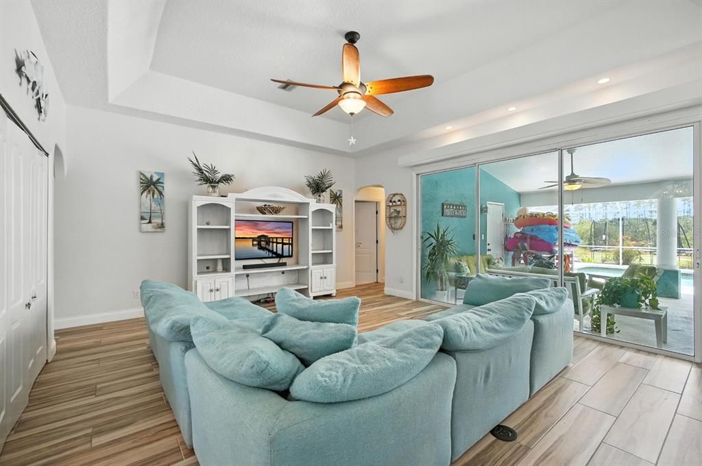 Active With Contract: $670,000 (6 beds, 4 baths, 2282 Square Feet)