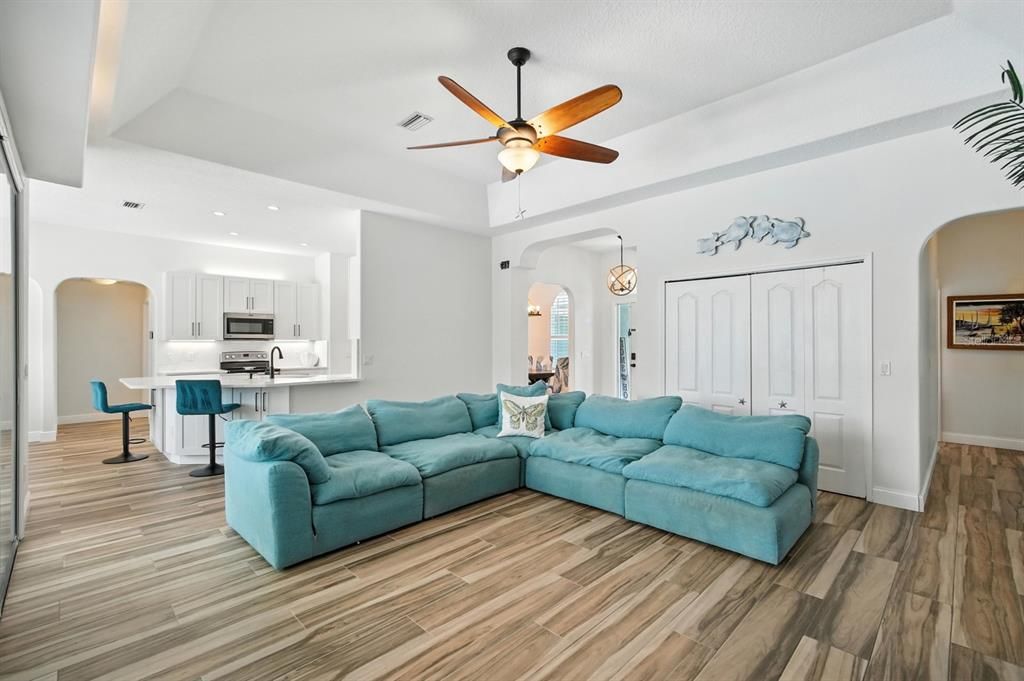 Active With Contract: $670,000 (6 beds, 4 baths, 2282 Square Feet)