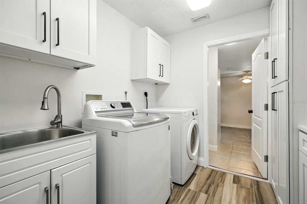 Active With Contract: $670,000 (6 beds, 4 baths, 2282 Square Feet)