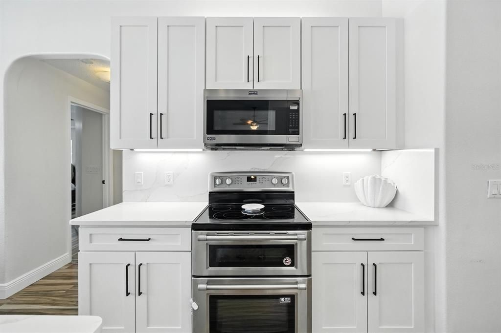 Active With Contract: $670,000 (6 beds, 4 baths, 2282 Square Feet)