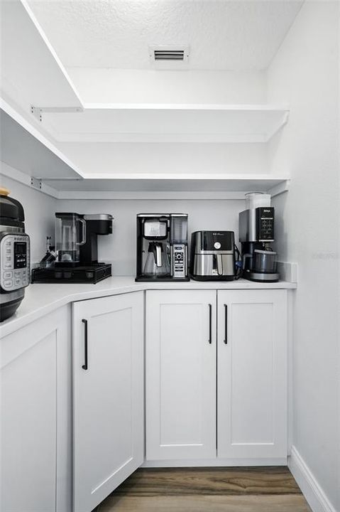 Active With Contract: $670,000 (6 beds, 4 baths, 2282 Square Feet)