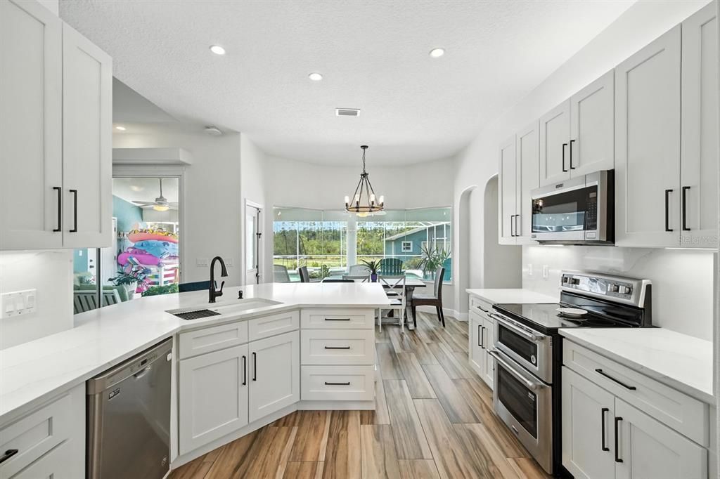 Active With Contract: $670,000 (6 beds, 4 baths, 2282 Square Feet)