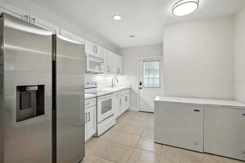 Active With Contract: $670,000 (6 beds, 4 baths, 2282 Square Feet)