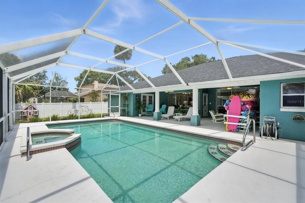 Active With Contract: $670,000 (6 beds, 4 baths, 2282 Square Feet)