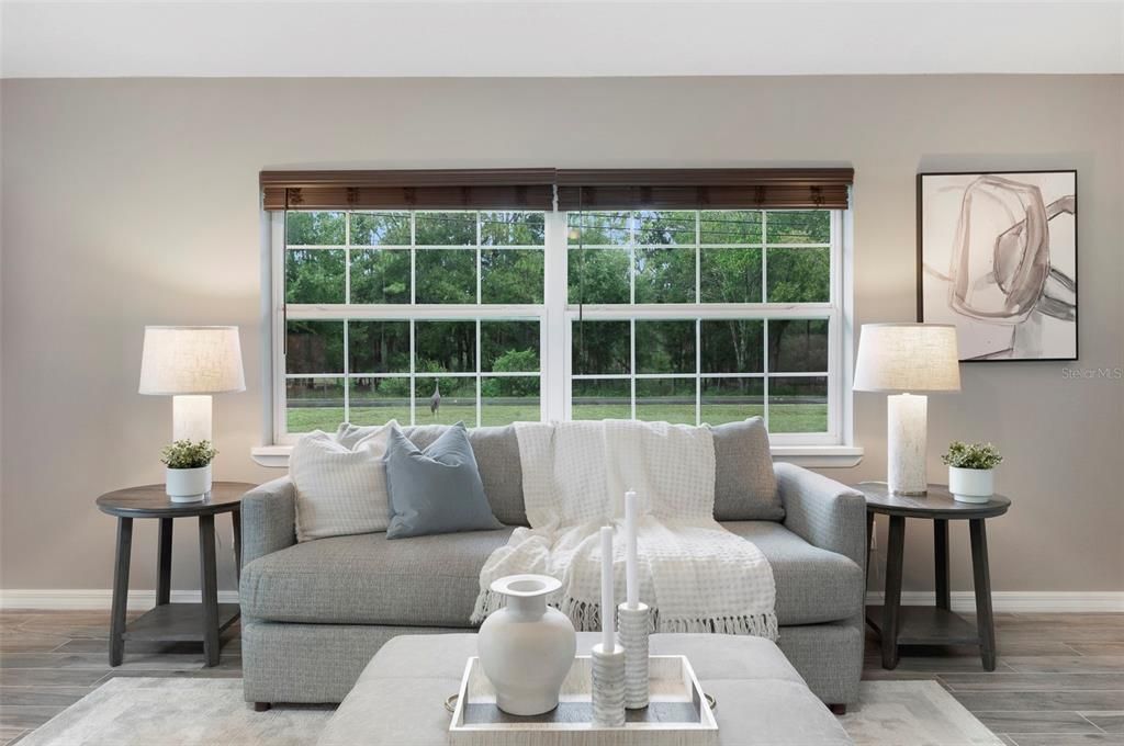 Под контрактом: $900,000 (4 спален, 2 ванн, 2454 Квадратных фут)