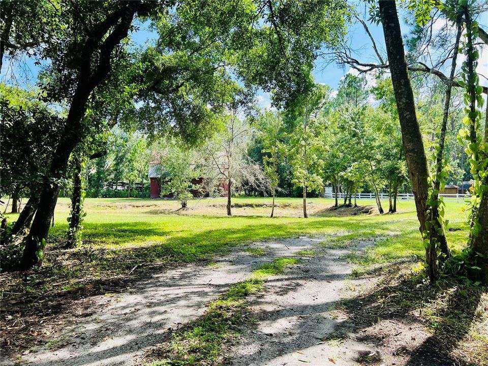 Под контрактом: $900,000 (4 спален, 2 ванн, 2454 Квадратных фут)