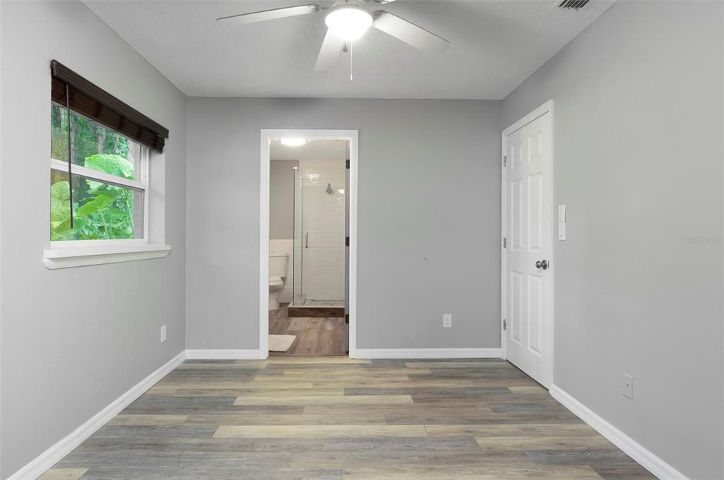 Под контрактом: $900,000 (4 спален, 2 ванн, 2454 Квадратных фут)