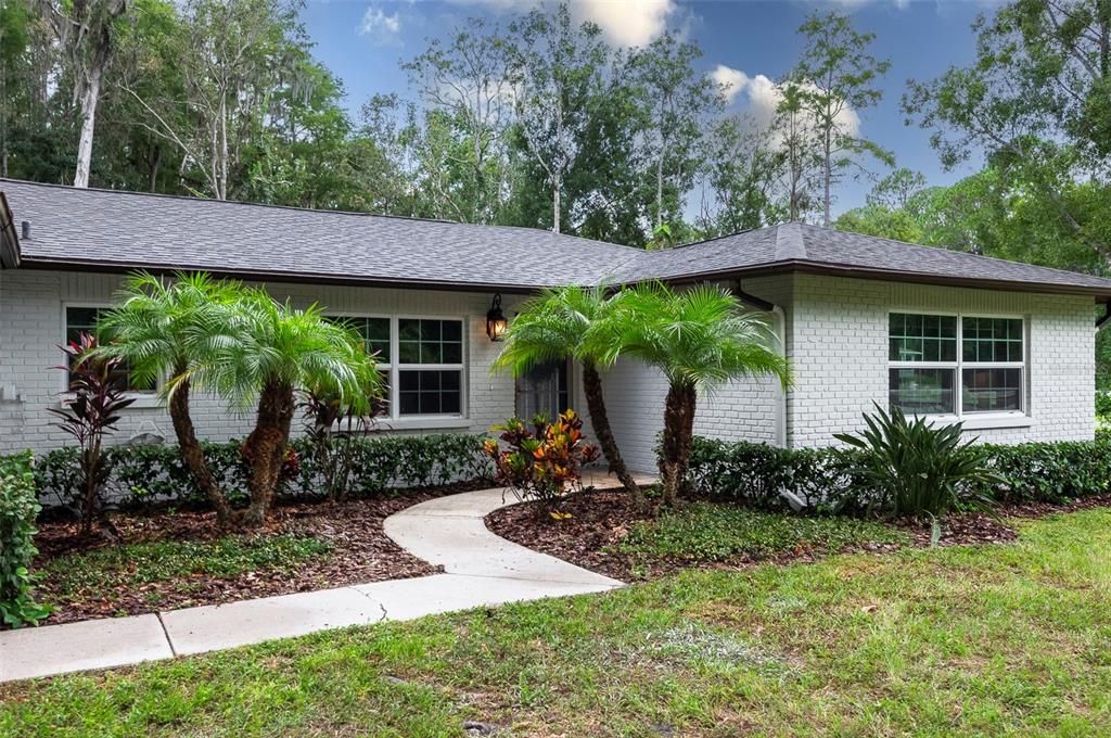 Под контрактом: $900,000 (4 спален, 2 ванн, 2454 Квадратных фут)