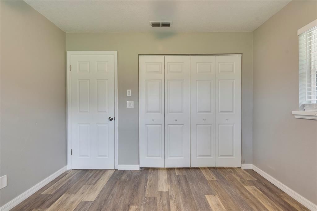 Под контрактом: $900,000 (4 спален, 2 ванн, 2454 Квадратных фут)