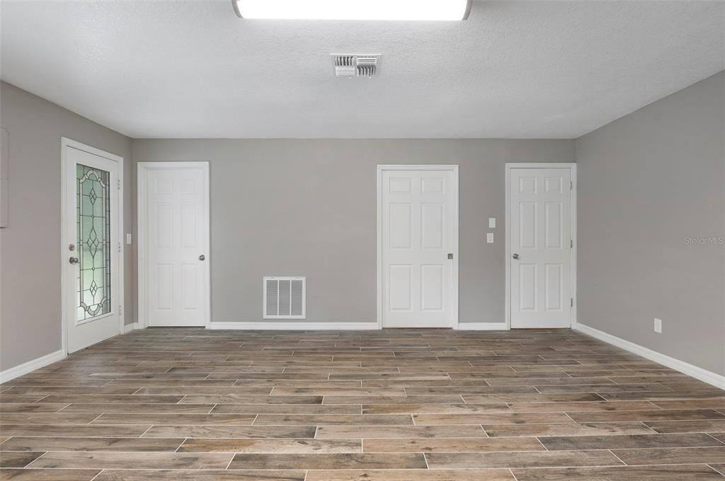 Под контрактом: $900,000 (4 спален, 2 ванн, 2454 Квадратных фут)