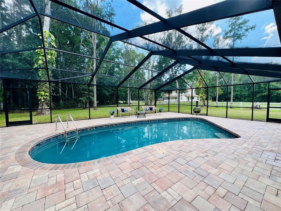 Под контрактом: $900,000 (4 спален, 2 ванн, 2454 Квадратных фут)