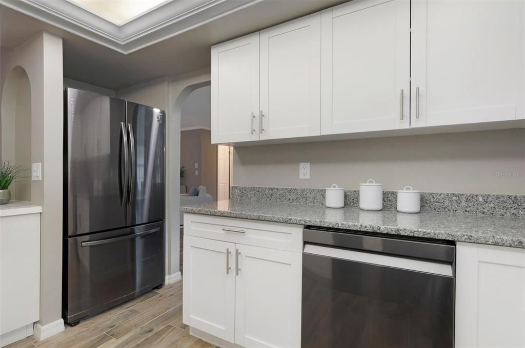 Под контрактом: $900,000 (4 спален, 2 ванн, 2454 Квадратных фут)