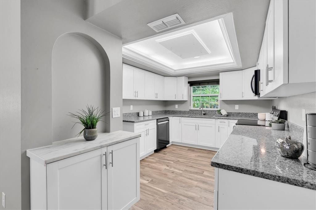 Под контрактом: $900,000 (4 спален, 2 ванн, 2454 Квадратных фут)