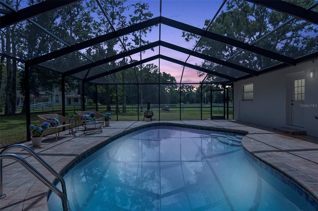 Под контрактом: $900,000 (4 спален, 2 ванн, 2454 Квадратных фут)