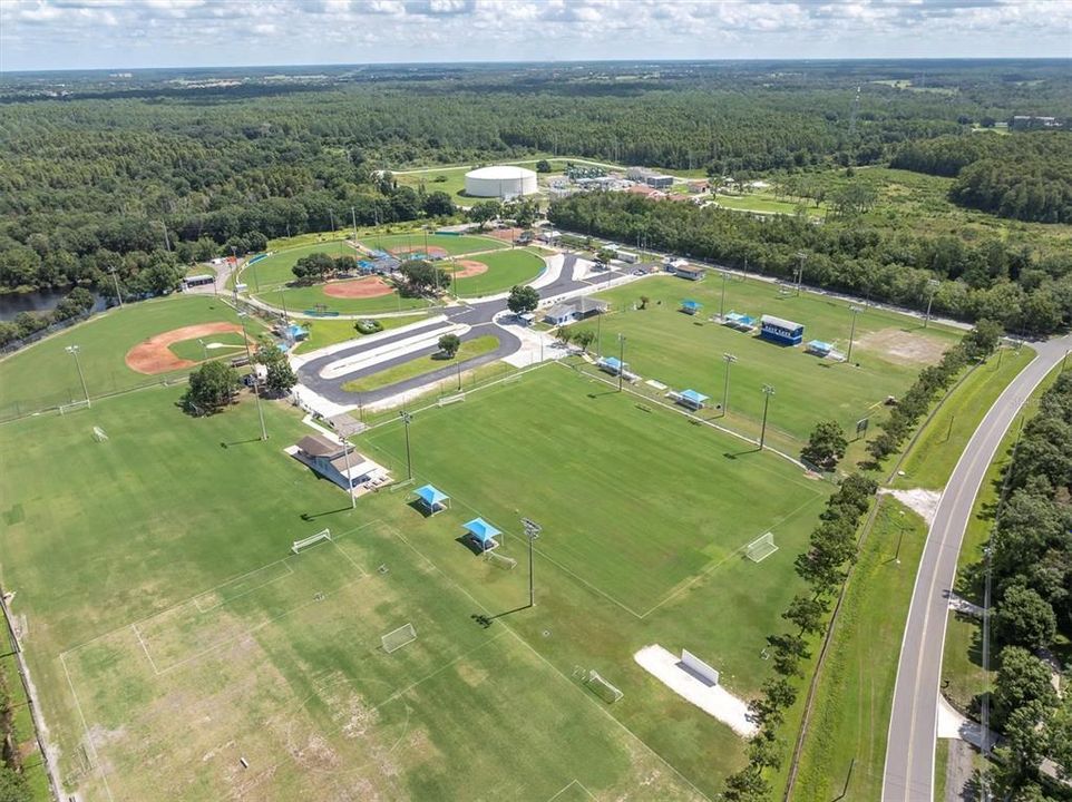 Под контрактом: $900,000 (4 спален, 2 ванн, 2454 Квадратных фут)