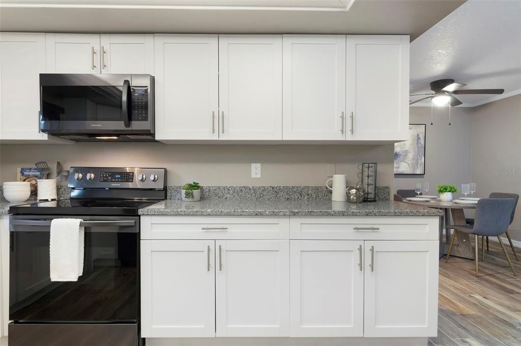 Под контрактом: $900,000 (4 спален, 2 ванн, 2454 Квадратных фут)