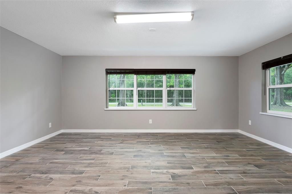 Под контрактом: $900,000 (4 спален, 2 ванн, 2454 Квадратных фут)