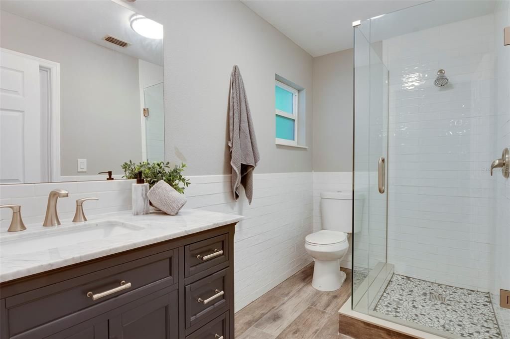 Под контрактом: $900,000 (4 спален, 2 ванн, 2454 Квадратных фут)