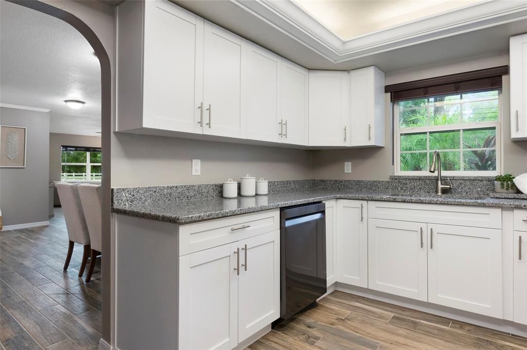 Под контрактом: $900,000 (4 спален, 2 ванн, 2454 Квадратных фут)