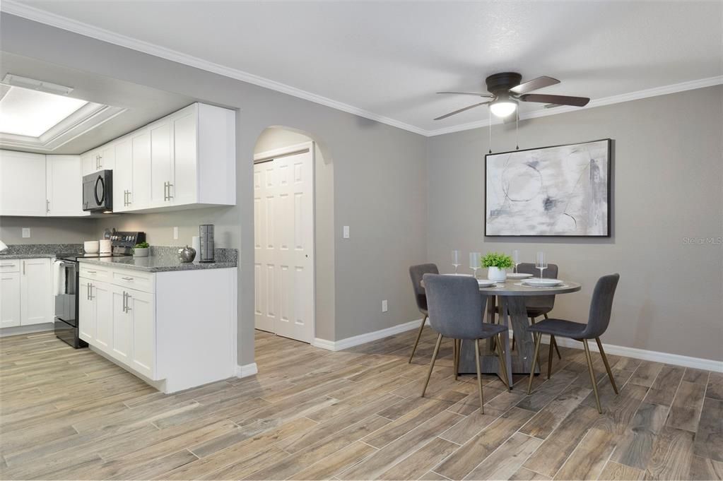 Под контрактом: $900,000 (4 спален, 2 ванн, 2454 Квадратных фут)