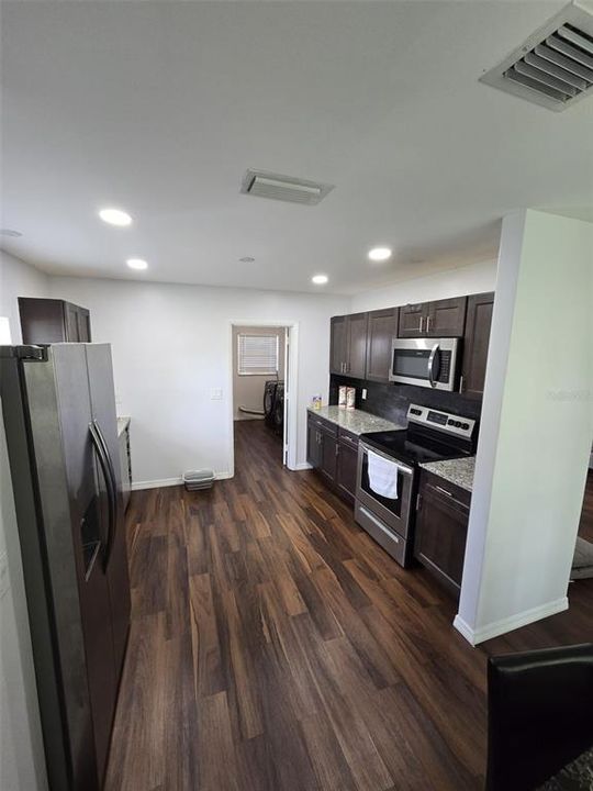 Active With Contract: $2,100 (2 beds, 1 baths, 1057 Square Feet)