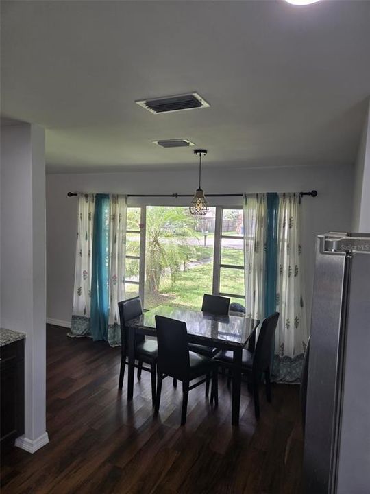 Active With Contract: $2,100 (2 beds, 1 baths, 1057 Square Feet)