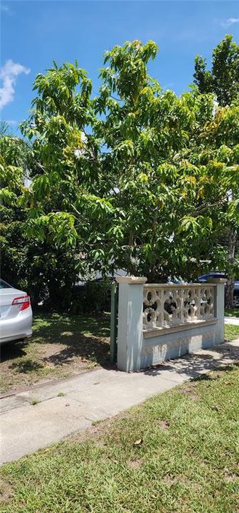 合同活跃: $290,000 (3 贝兹, 1 浴室, 1050 平方英尺)